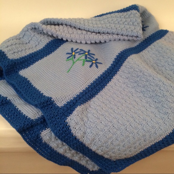 Blue on blue crocheted throw - Picture 2 of 10